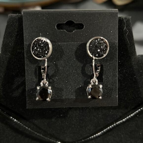 NECKLACE with stone pendant & sparkly earrings!pretty black color! - Picture 3 of 4